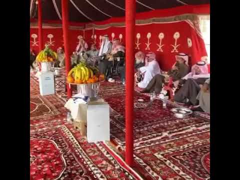شاعر خنذف لافي الصيده يلقي قصيده ثناء لرجل الاعمال عبدالعزيز شمروخ ابن شريم في حفله المقام في مزارعه
