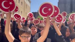 23 Nisan Şarkısı (Ellerinde Şanlı Bayraklar) Büyükşehir Yücel Akkaş Ortaokulu Resimi
