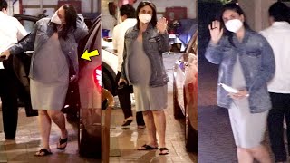 5 Month Pregnant Kareena Kapoor Flaunts Baby Bump Outside Her Home In Bandra