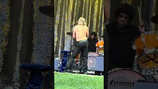 Famous 👕🔥 Iggy Pop – in the Red Hot Chili Peppers orbit – still shirtless, still dangerous, still precise Net Worth