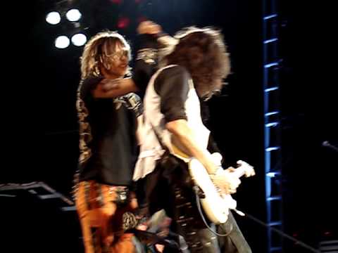 Aerosmith - Devil's Got A New Disguise live part 2 Ral06