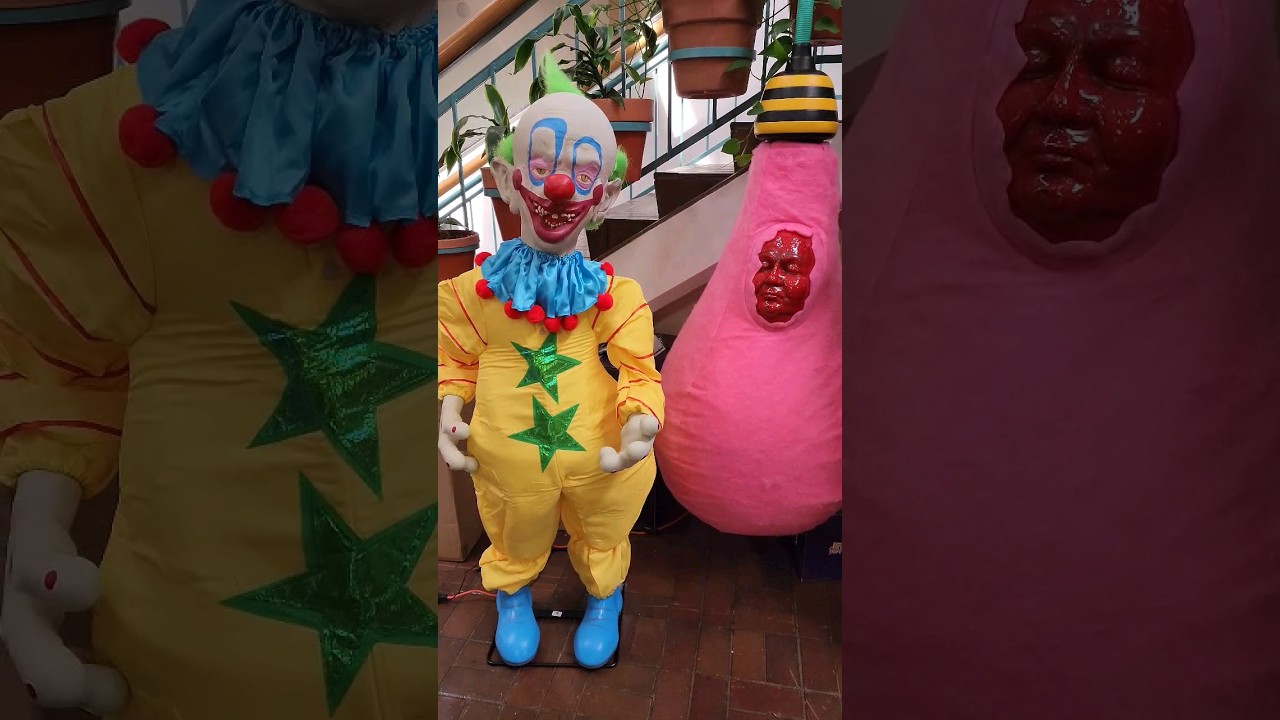 Feed Me Turkey #killerklownsfromouterspace #halloween #shorty