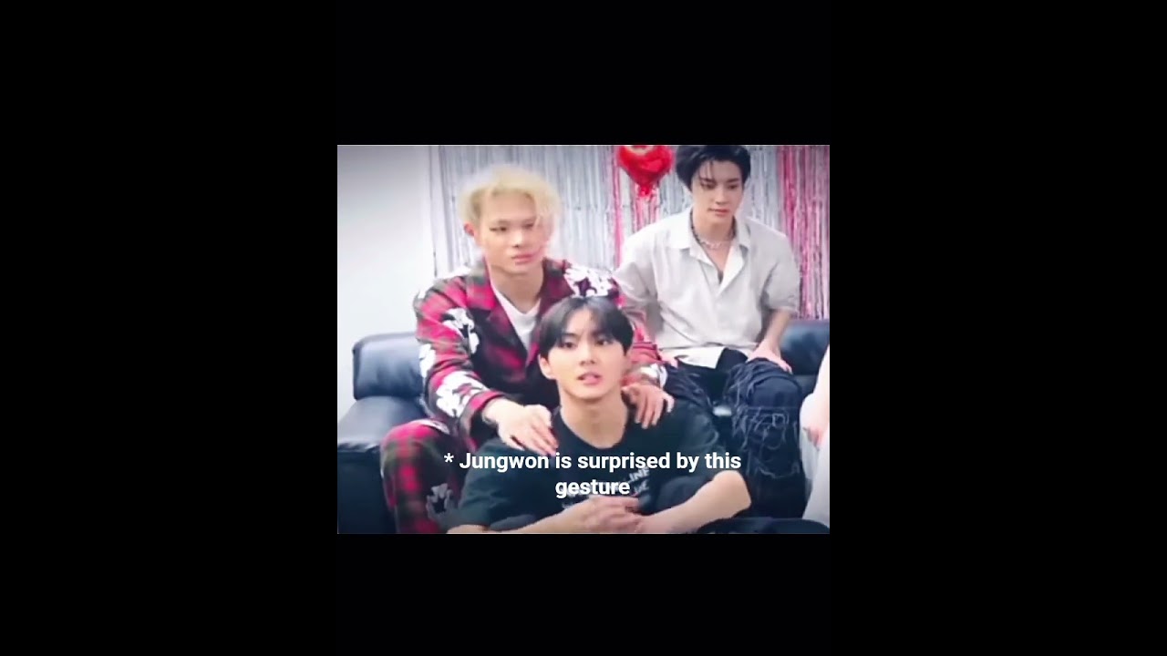 I feel tension in the air 💞