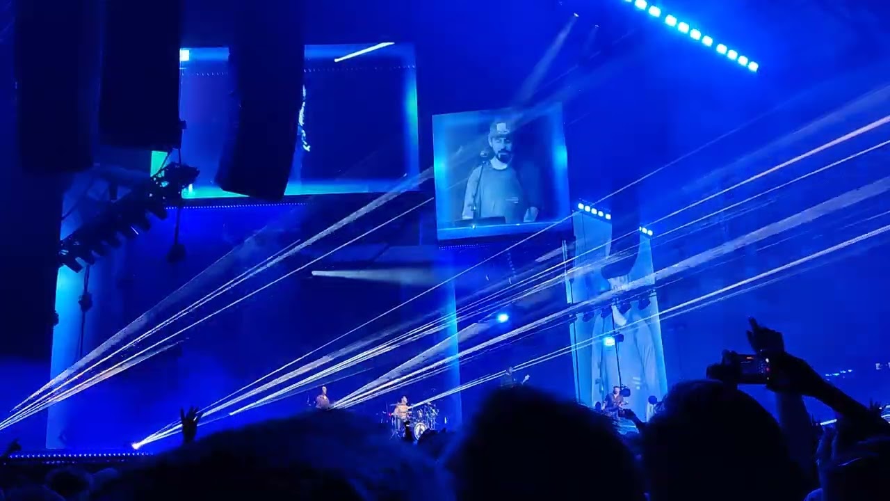 Linkin Park - Numb (Live at 3Arena) - YouTube
