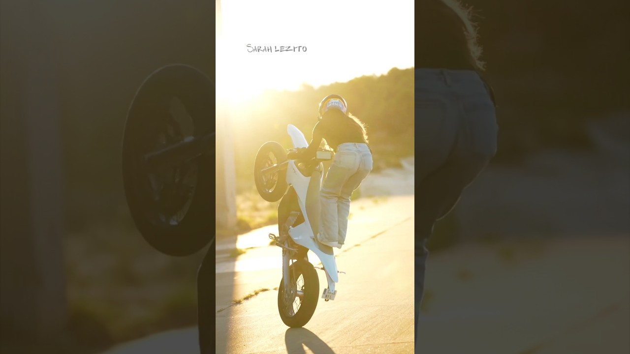 Beautiful sunset, silent wheelie… perfect combo ? 🌅⚡️
