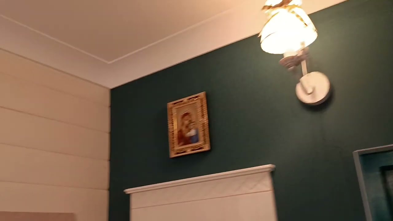 Как приклеить потолочный плинтус к дереву, кухне, шкафу-купе, нестабильному основанию. Плинтус NMC