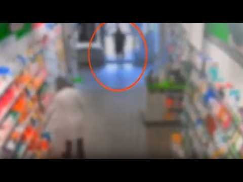 Video Milano, arrestato rapinatore seriale di farmacie: i due colpi ad agosto, incastrato dai video