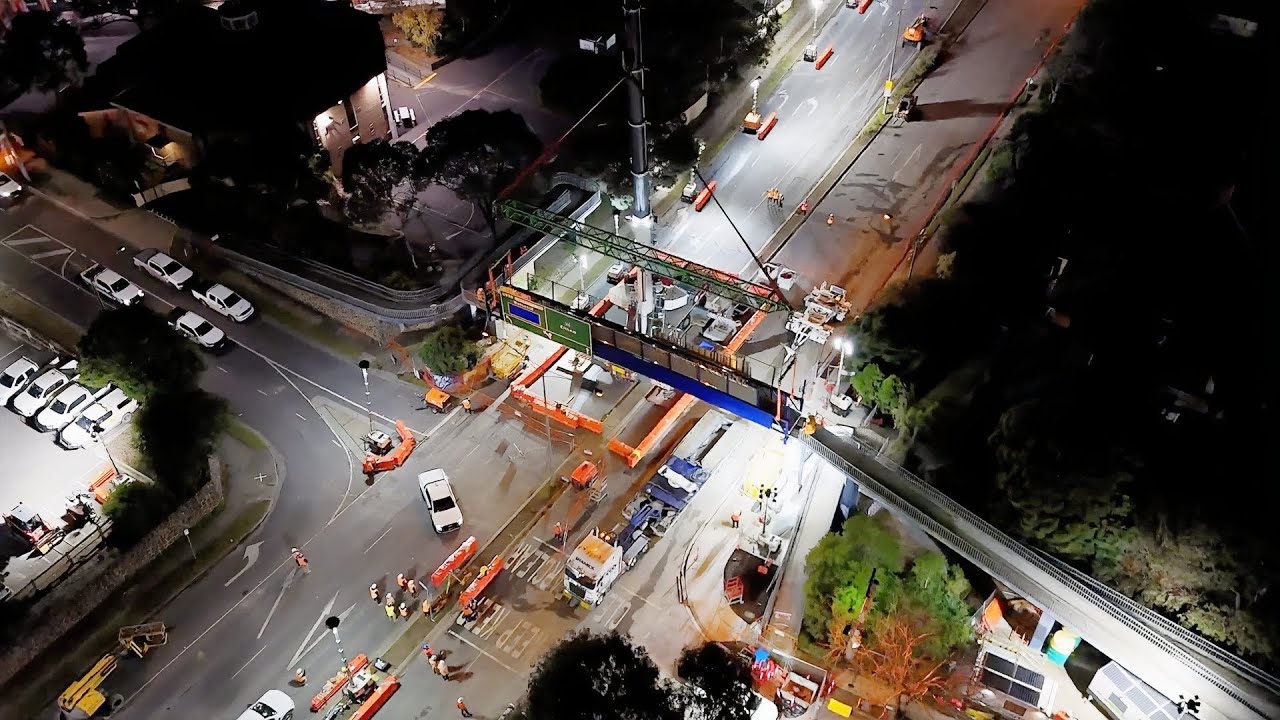 North East Link | Silk Street Bridge Installation