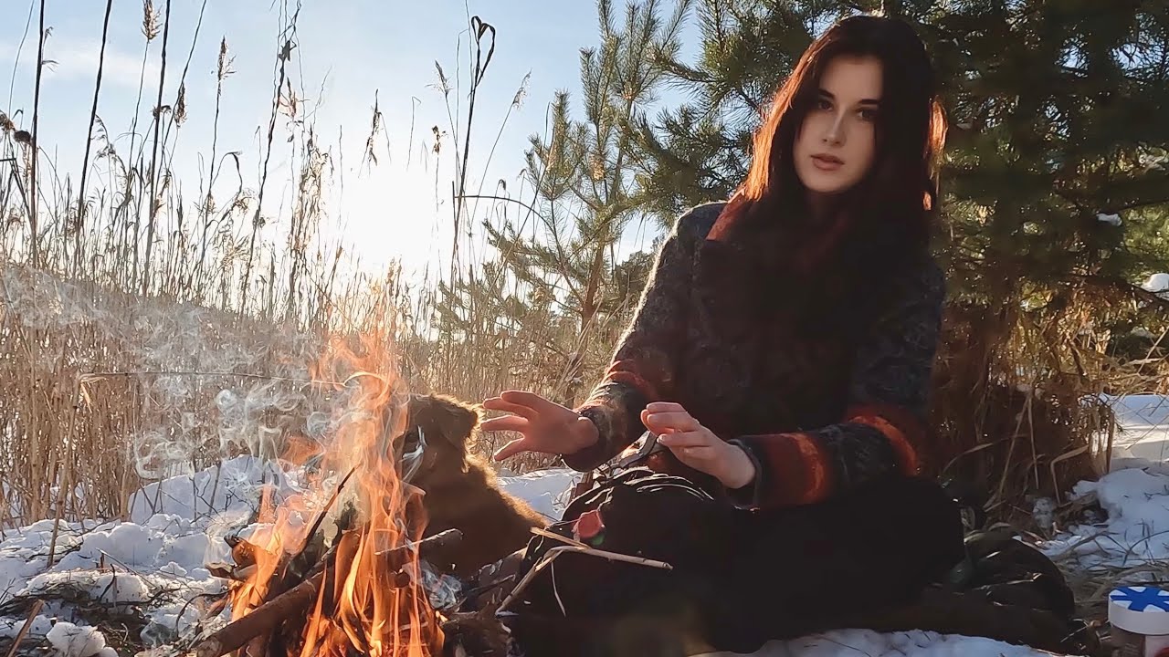 Testing my new Casström Bushcraft Knife. Winter Campfire Cooking and Woodcraft