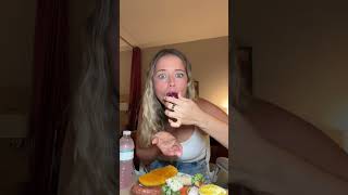 My sister is wasting these mangoes! 🥭 #foodie #mukbang #travel