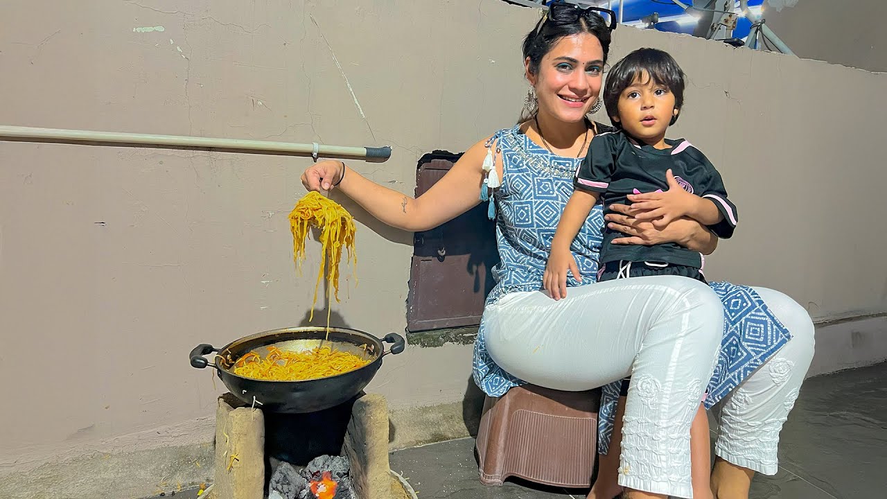 Chulhe par banayi chowmein 