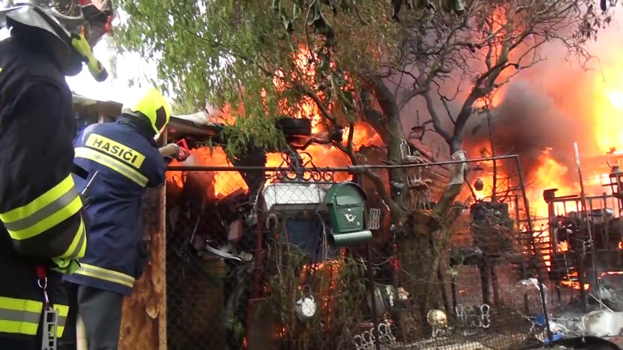 HZS SČK: Mohutný požár v Chýni na Praze západ