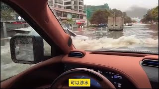 Yangwang BYD U8  Driving in Flooded Roads