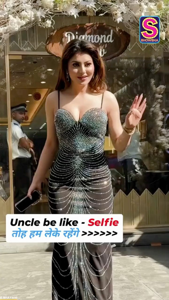 Urvashi Rautela Clicks Selfie With Her Fan As She Walks Out Of The Cafe | Urvashians | N18S