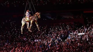 Beyoncé Rides a Gold Horse During Her Cowboy Carter Tour, Replacing the '16 Carriages' Car After Pr