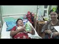 Pembagian boneka di RSUD Anak Dr. Soetomo