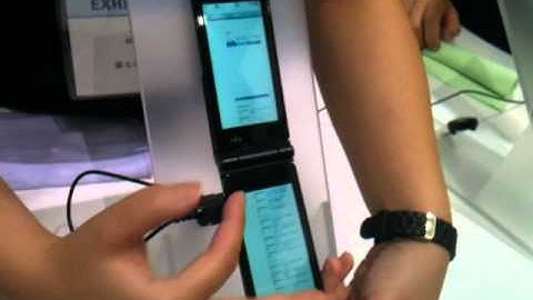 [CEATEC 2010 Video] Fujitsu, Introduce Dual-TouchScreen Mobile Phone