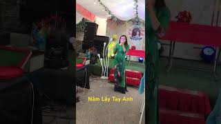 Nắm lấy Tay Anh - Nhật Linh