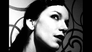 Zuzana Smatanová - Angry HQ & Lyrics