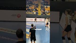 Vakıfbank - Bolu Maçı Öncesi Zehra Ve Aylin Isınıyor Resimi