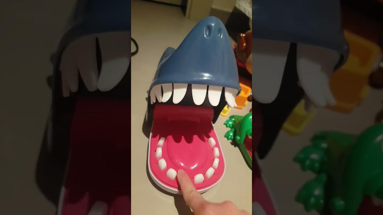 BITE FINGER SHARKHEAD 🦈