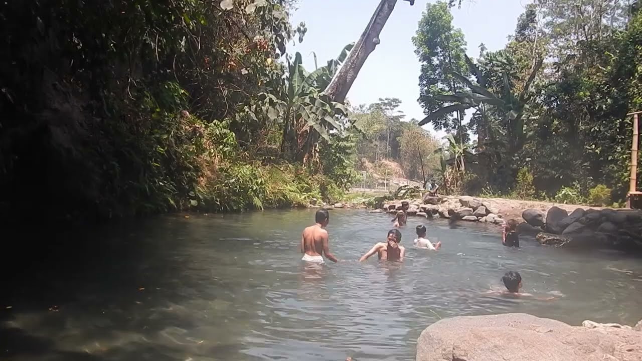 BERENANG DI UMBUL KROMAN