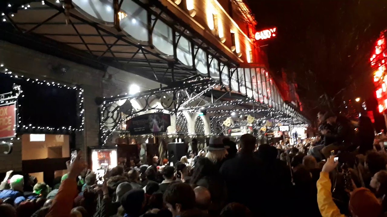 Hozier Christmas Eve Busking in Aid of the Dublin Simon Community