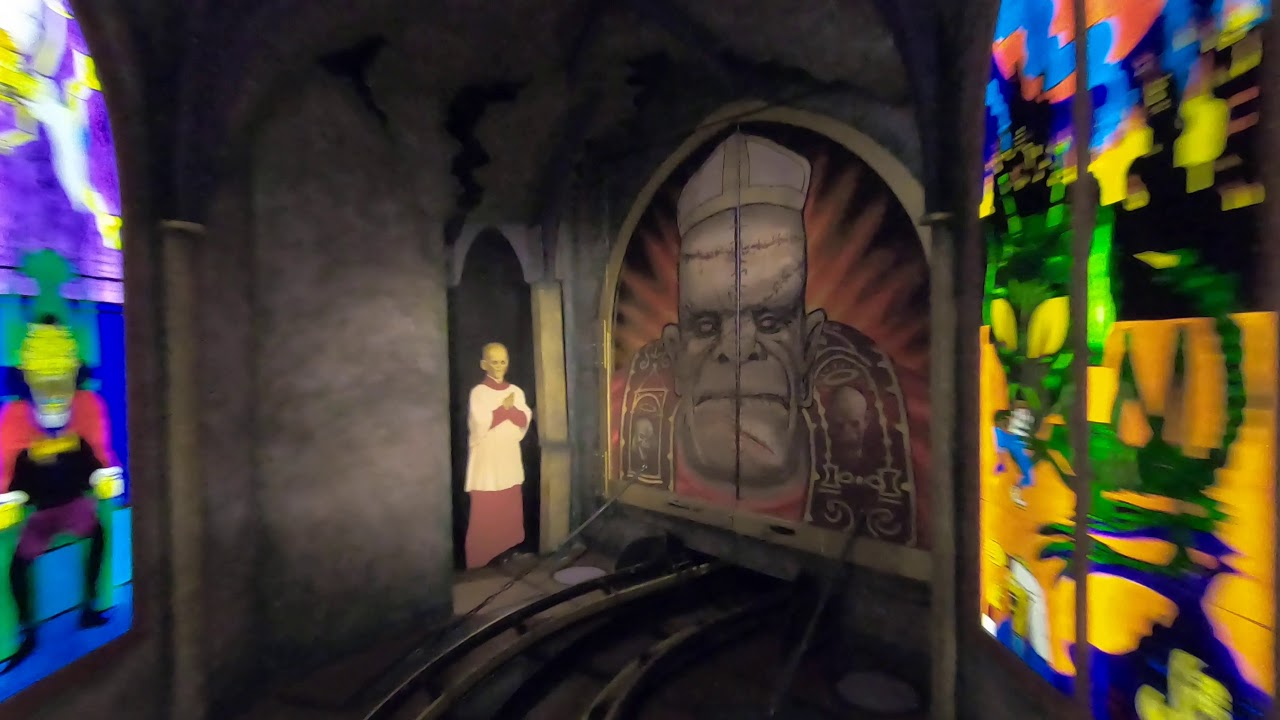 Sweden, Stockholm, Gröna Lund, blå tåget - Geisterbahn - ride