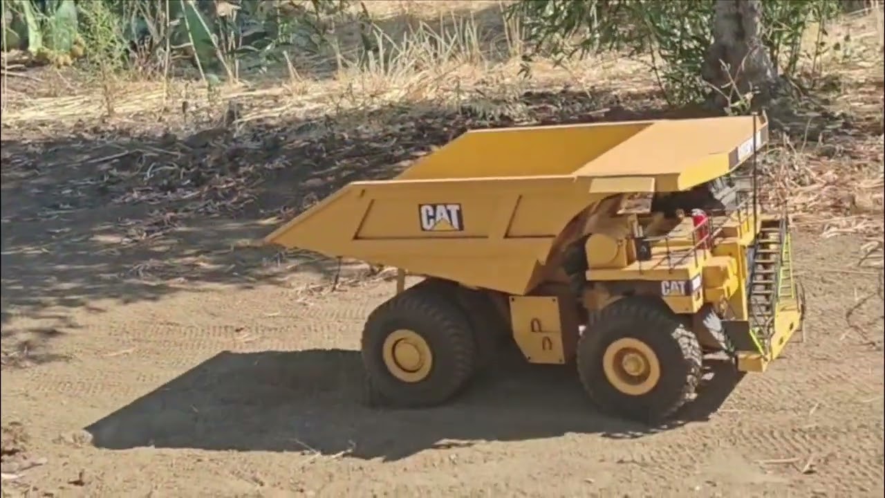 Super rc Liebherr r 9800 and CAT 793D super realistic diging 