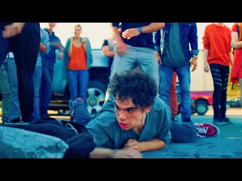 طالب ضعيف بيتعرض لـلتنمـ ـر وحبيبتة بتسيبة عشان شكلة وحش فبيقرر يغير من شكلة وينتقم من المتنمرين