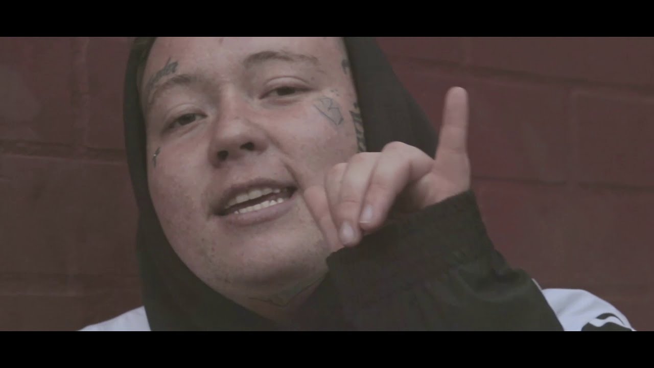 BANANA SLICE  Ft I.U.N.A - DESIDIA  [Vídeo Oficial]