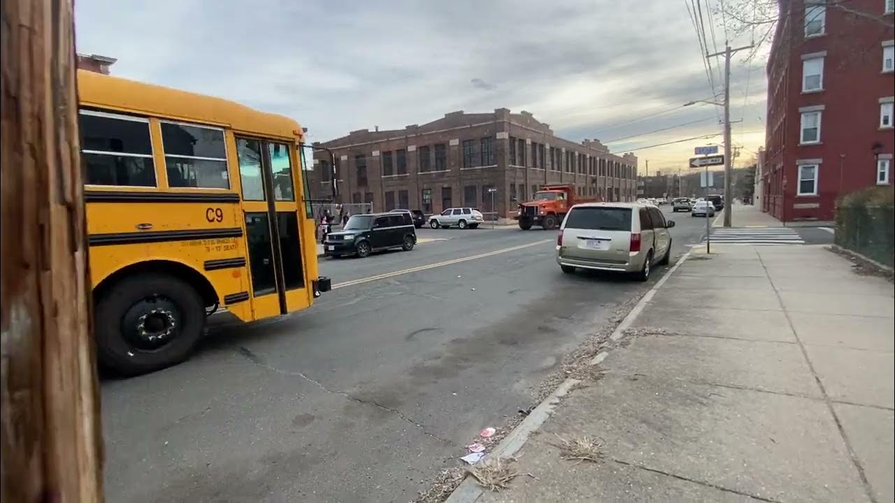 Двухэтажный школьный автобус