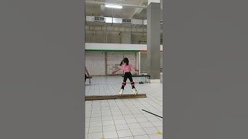 Frontside grind p-rail session #aggressiveinlinekids #practicing #aggressiveinlineskating #anya