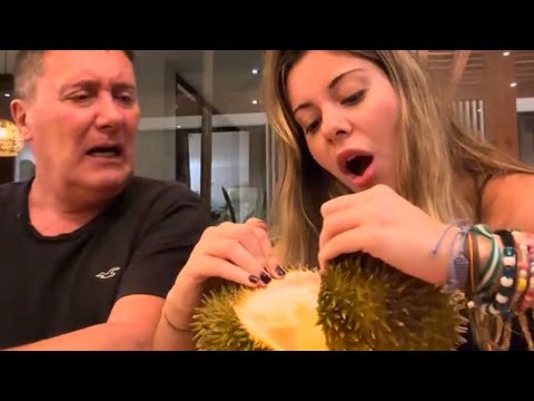 Probando la fruta más apestosa del mundo 🤮 #fruit #durian #bali