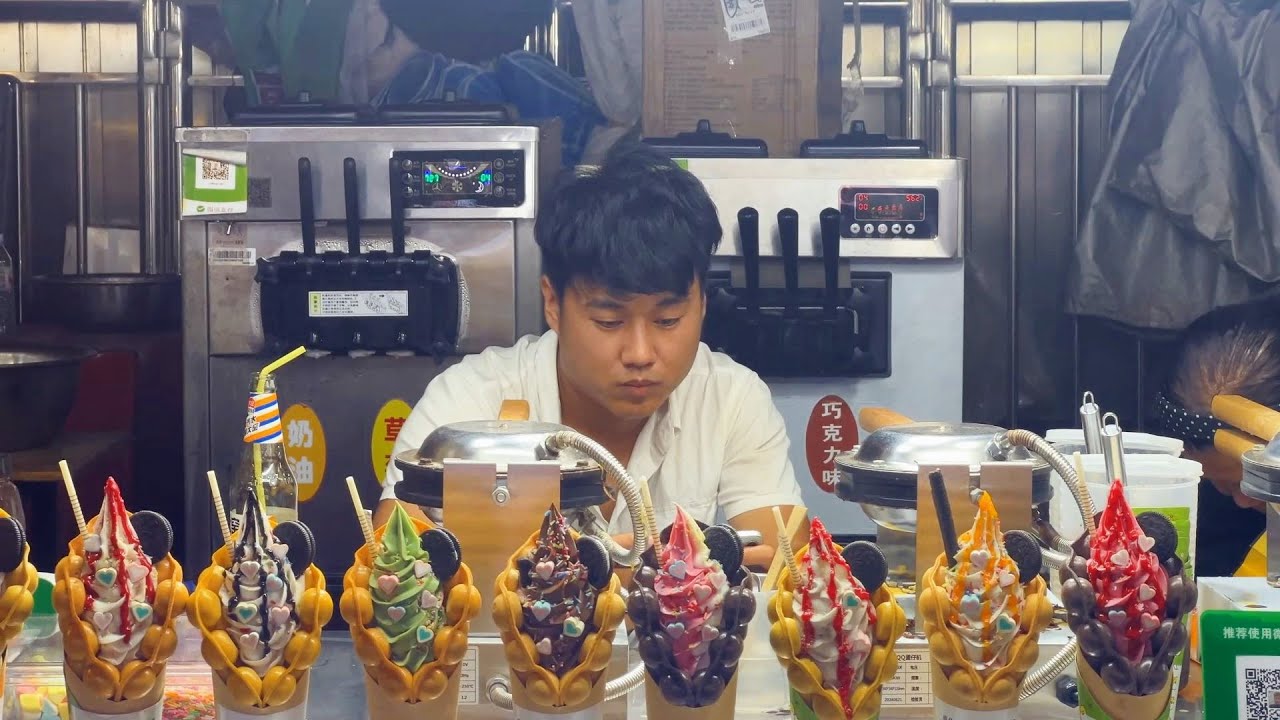 小城夜市 Night market in a small town