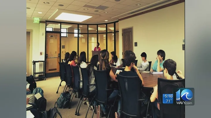 Nicole Livas advises Norfolk Collegiate students