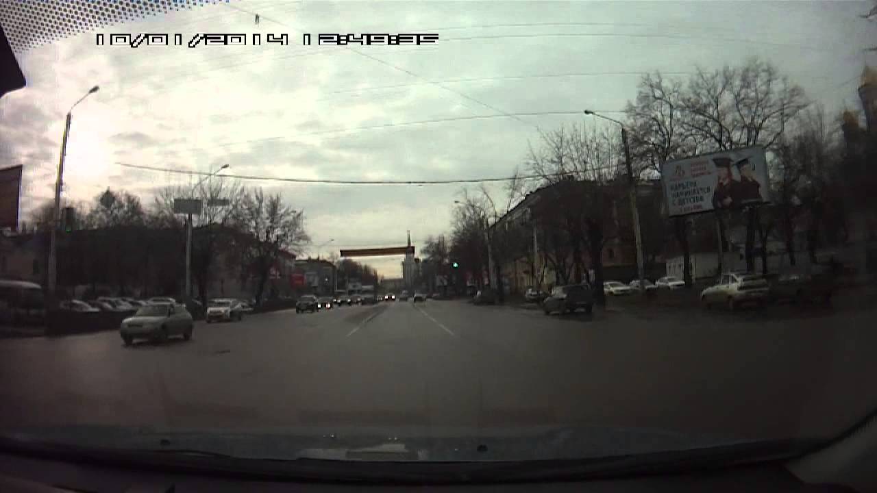 Воронеж. Выезд на полосу встречного движения. - YouTube