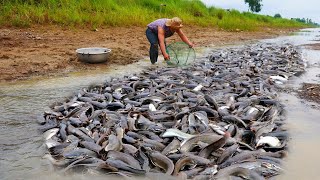 Primitive Catfish Hunting - Creative Diy Traditional Fishing