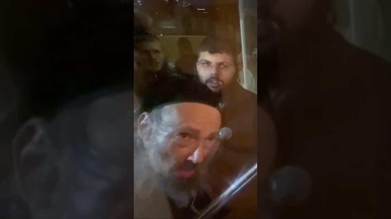 המקובל הגאון רבי דב קוק מטבריה בהדלקת נרות חנוכה