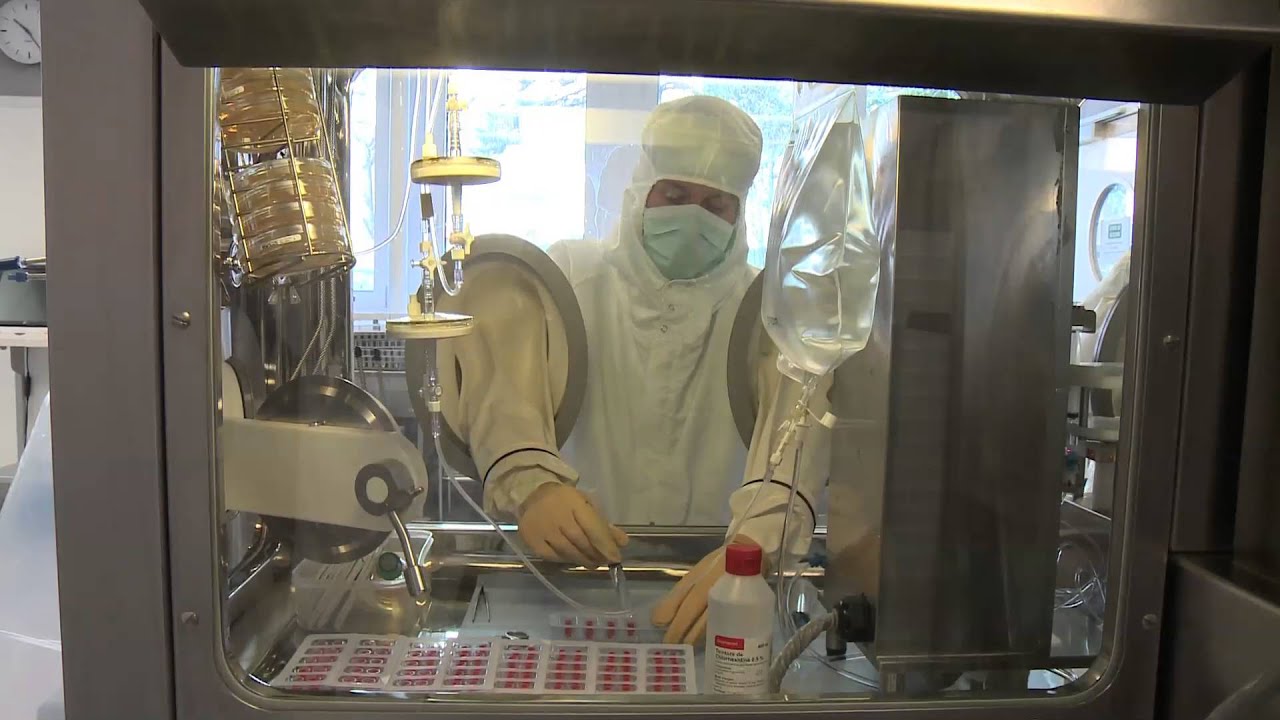 Pharmacie des HUG: préparation de seringues prêtes à l'emploi