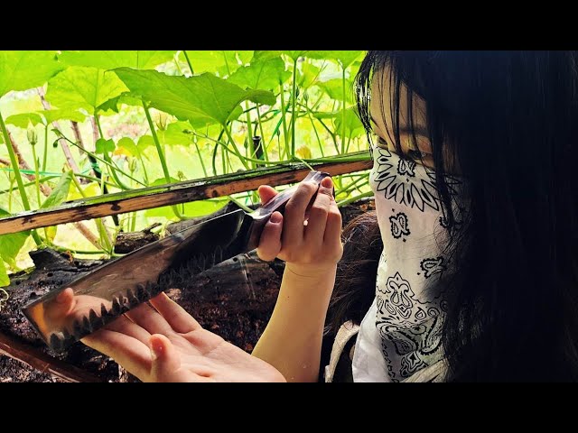 The process of making a knife with a chain. Korean handmade knife master. 