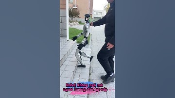 Robot không ngã mà người hướng dẫn lại vấp