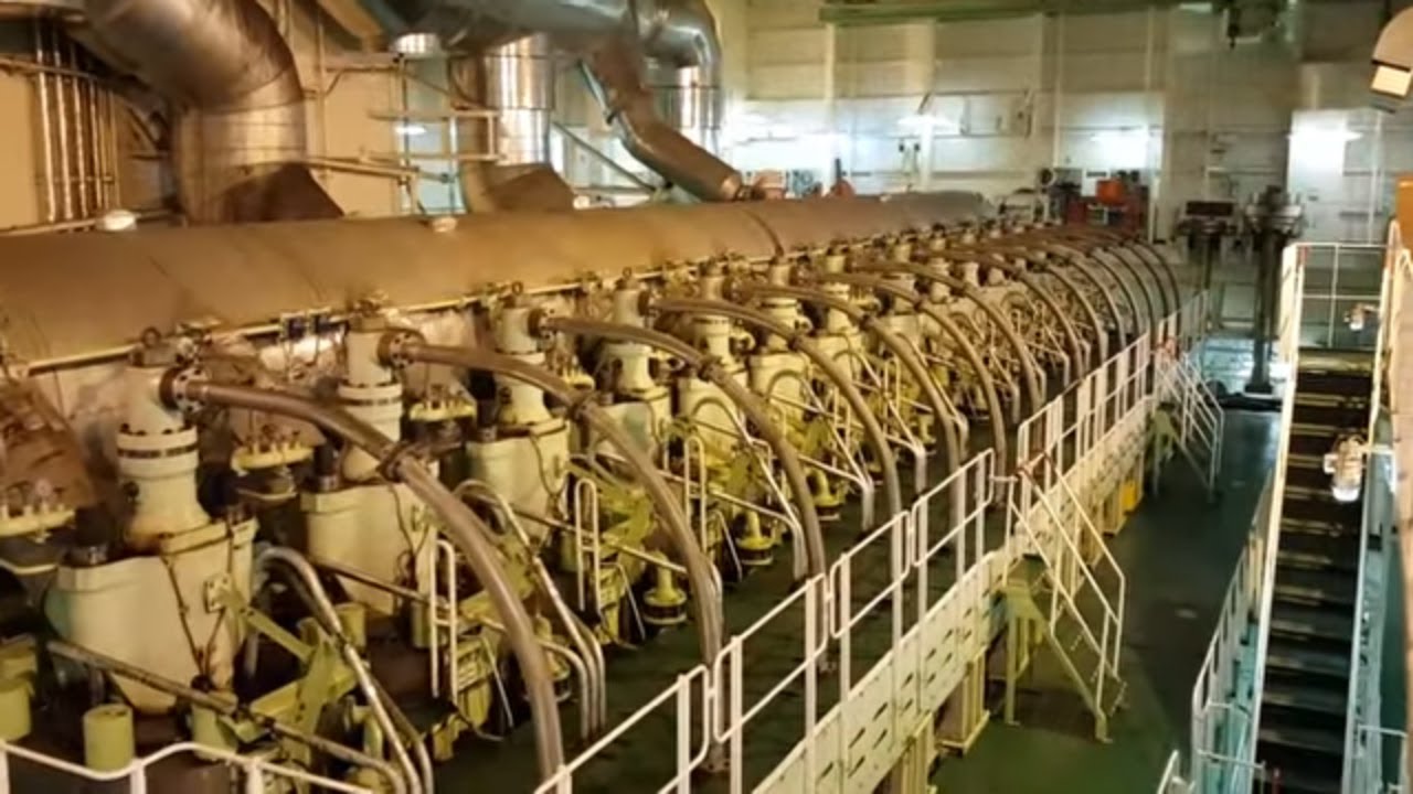 Worlds largest ship engine   14 Cylinder   14RT Flex96C Tier II