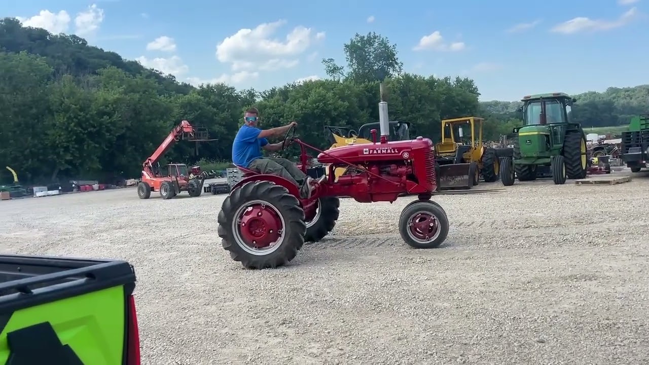 FARMALL B TRACTOR 