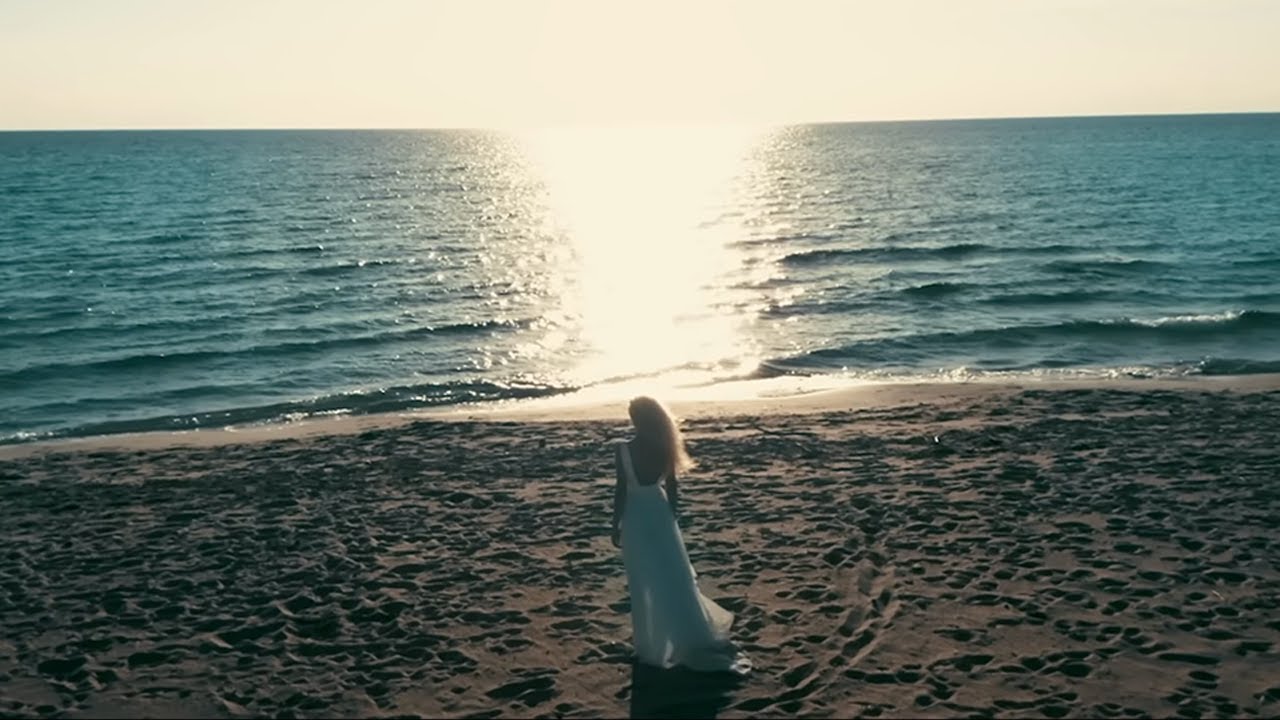 Смотреть «CRIFIU - Mondo Dentro (official video) feat. Sud Sound System» на YouTube Смотреть «CRIFIU - Mondo Dentro (official video) feat. Sud Sound System» на YouTube