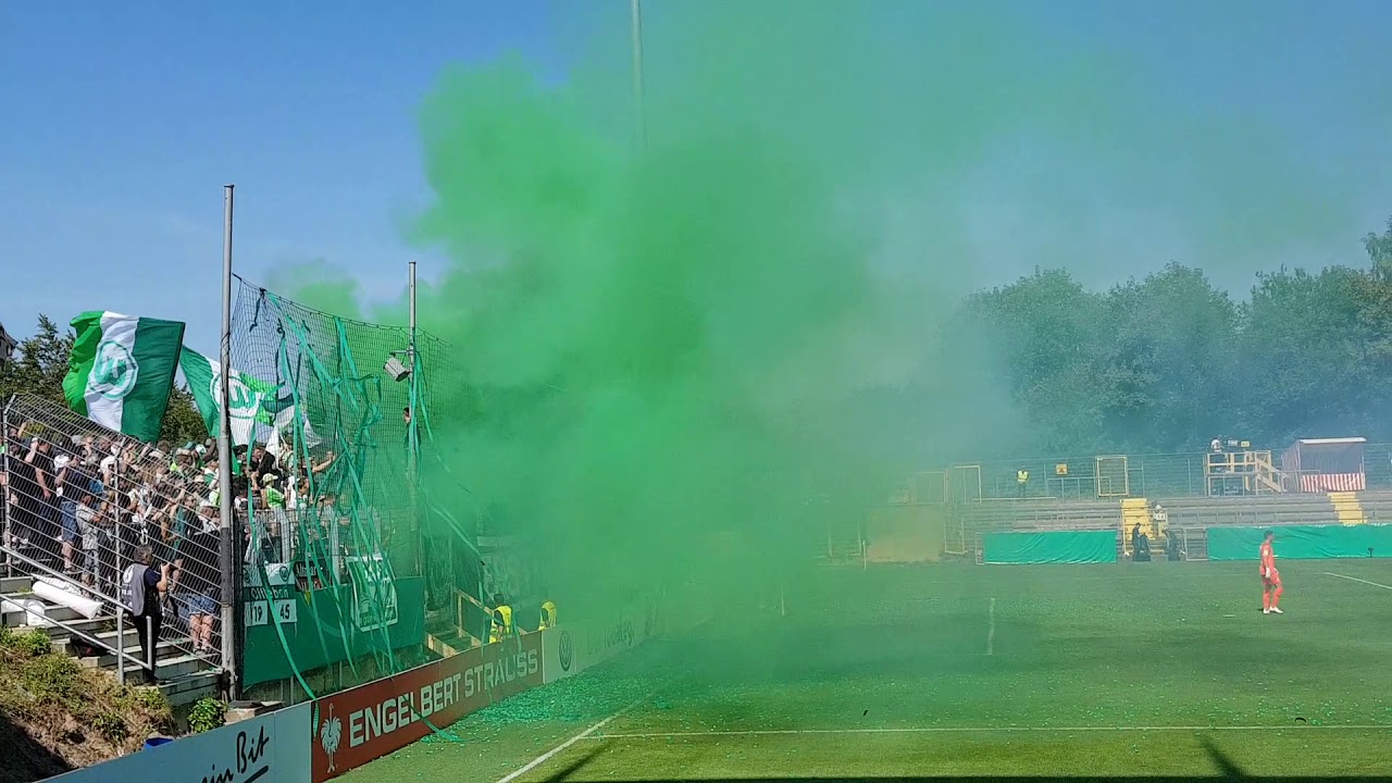 SV Elversberg vs VFL Wolfsburg // Choreo+Pyro der ...