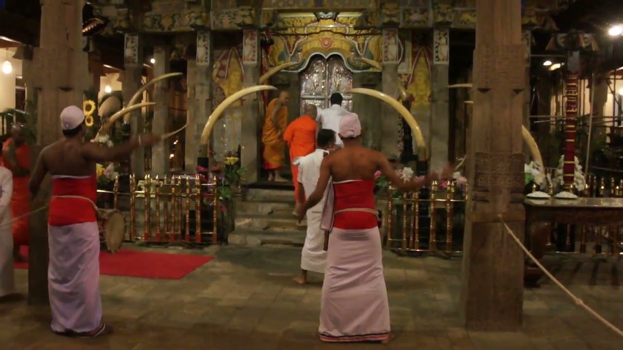 Sri Dalada Maligawa  Sri Lanka Kandy Traditional Drumming - හේවිසි ශ්‍රී දළදා තේවාව Temple of Tooth
