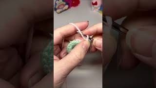 🌸 The EASIEST Crochet Flower EVER! 🤩🧶#crochetideas  #crochet #knitting #katescraftstudio