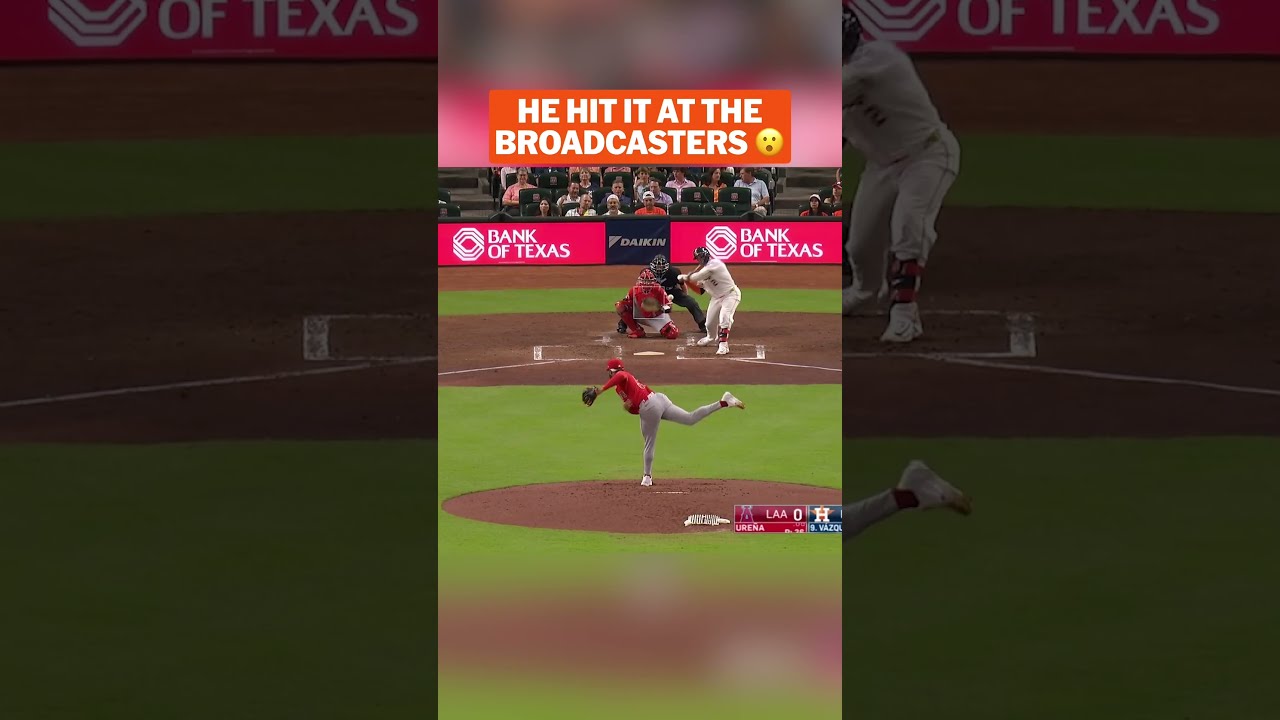 Christian Vázquez homered right at the Astros’ broadcasters in the Crawford Boxes! 🤣