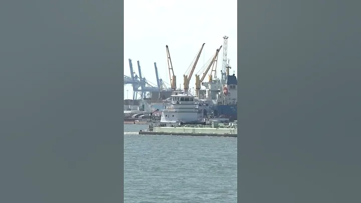 Dockworkers' union suspend strike until January 2025 to allow time to negotiate new contract